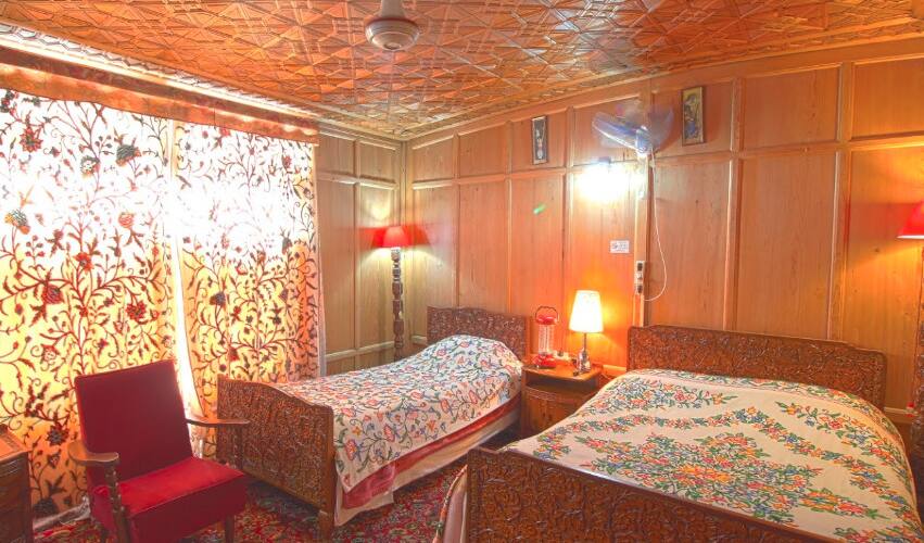 Floating Heaven Houseboat, Srinagar 1
